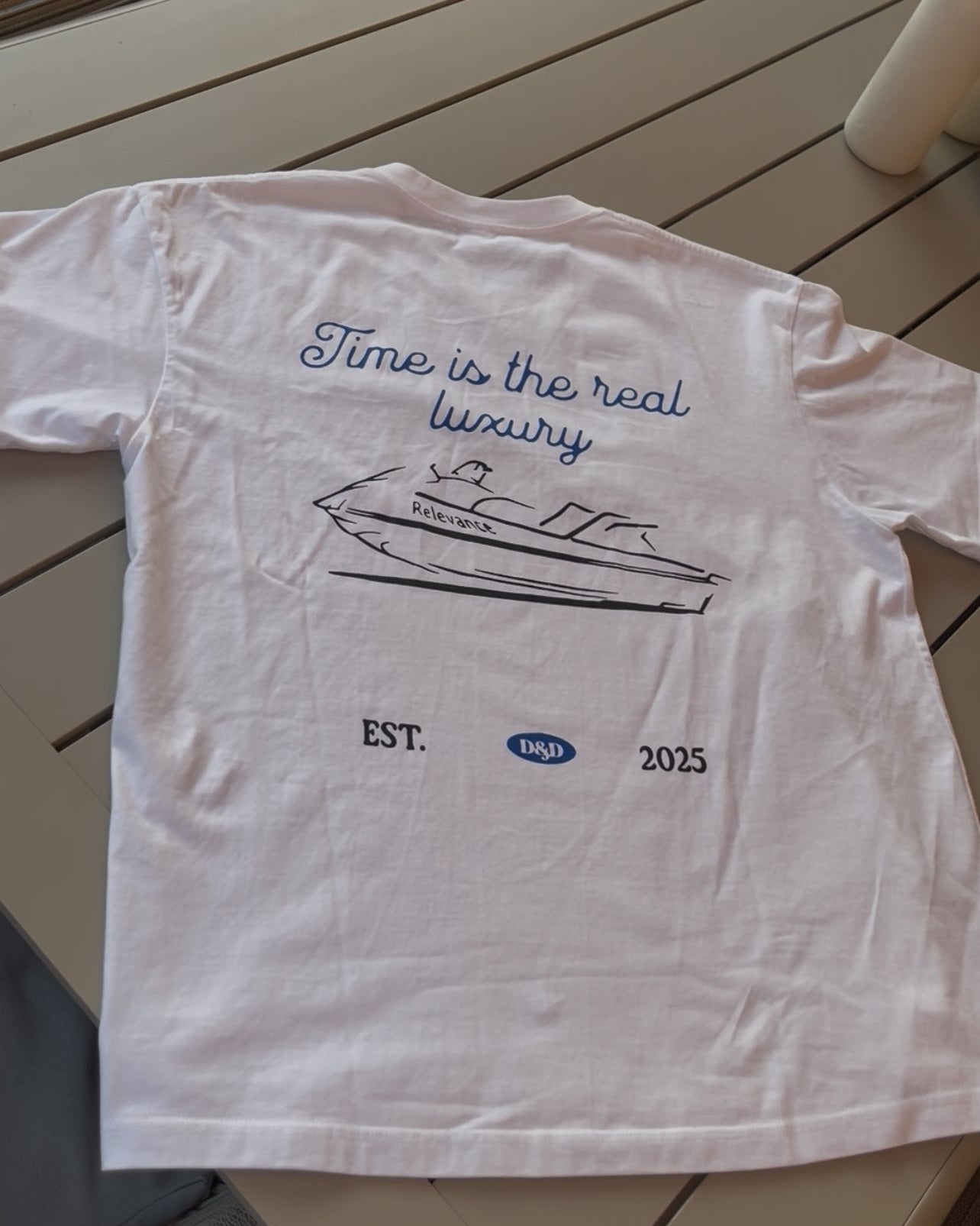 Camiseta Relevance "Time is the real luxury" - Blanco
