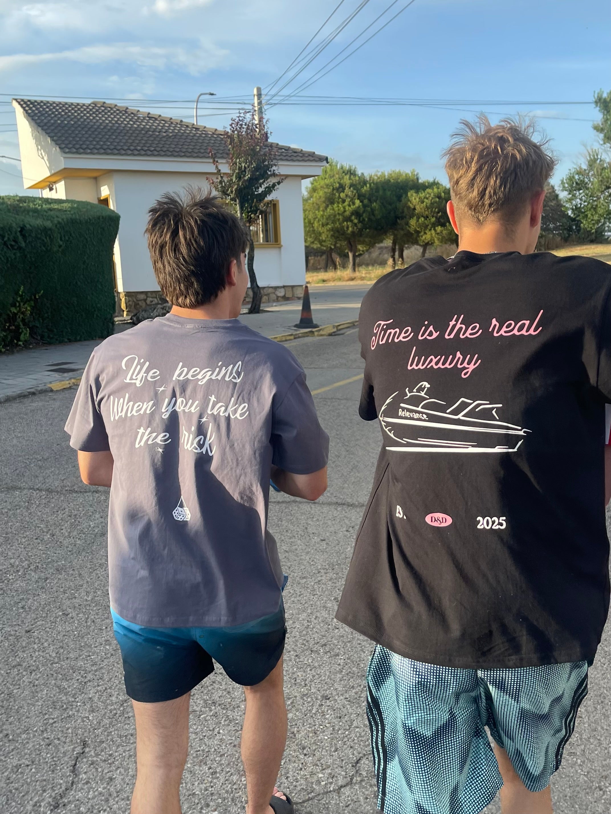 Camiseta Relevance "Time is the real luxury" – Negro