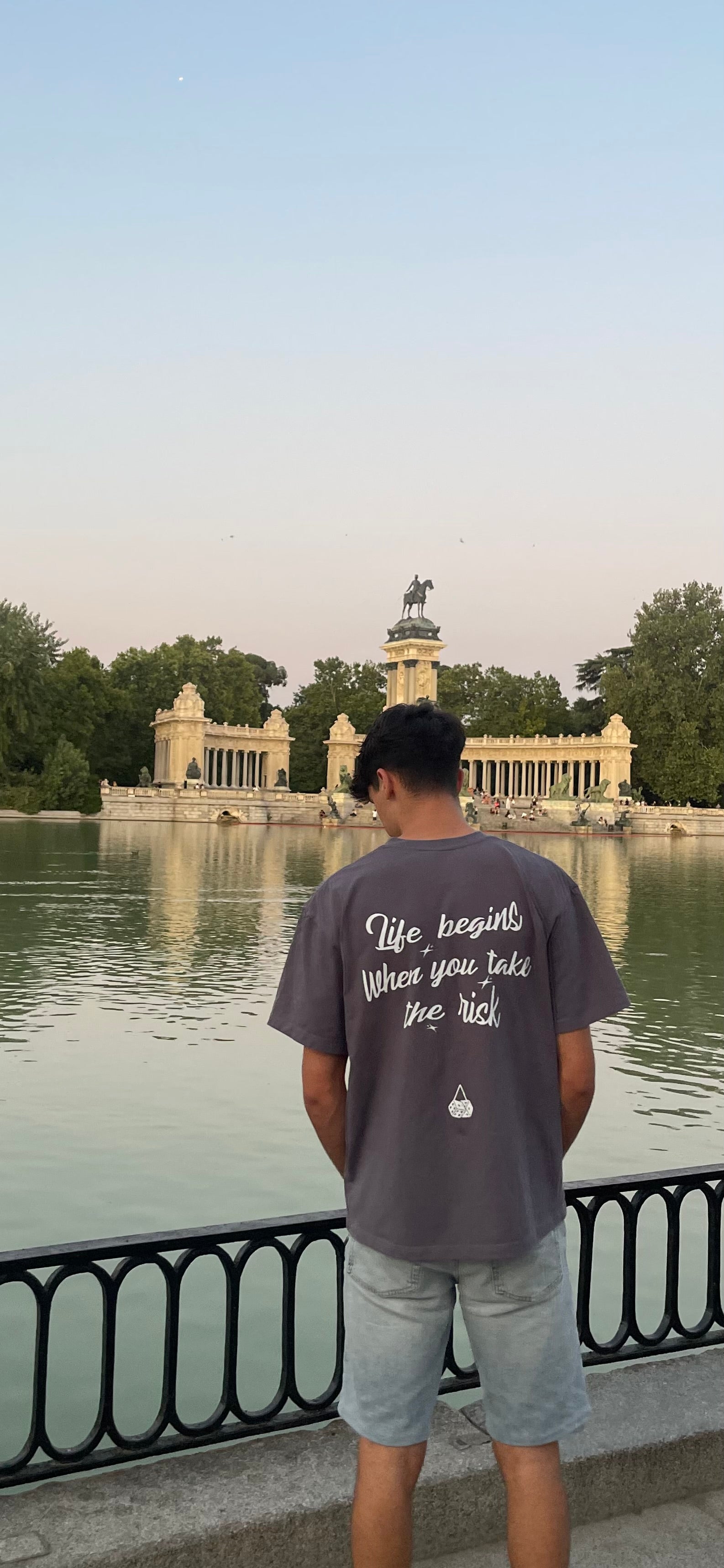 Camiseta "Life beggins when you take the risk"