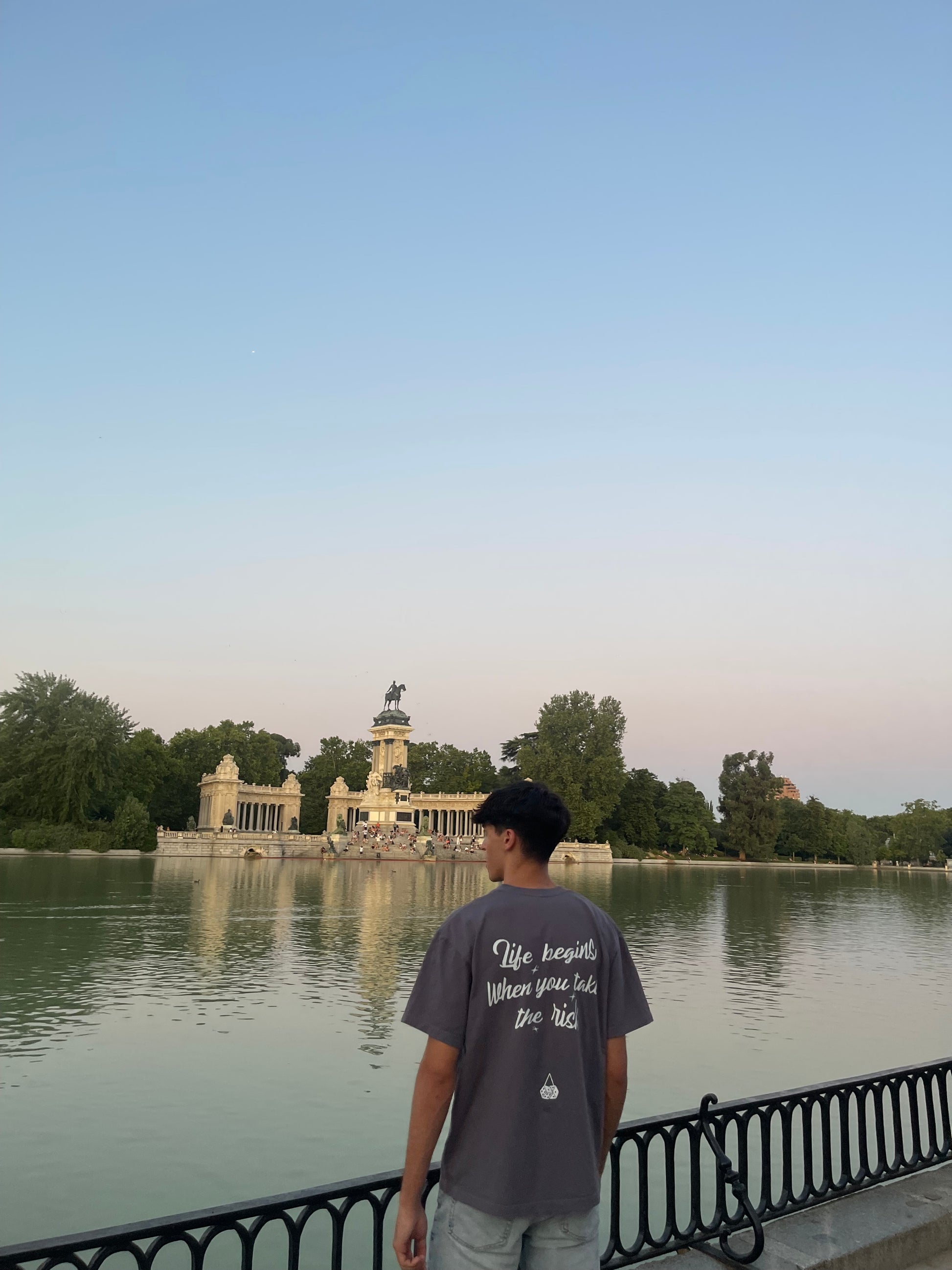 Camiseta "Life beggins when you take the risk"