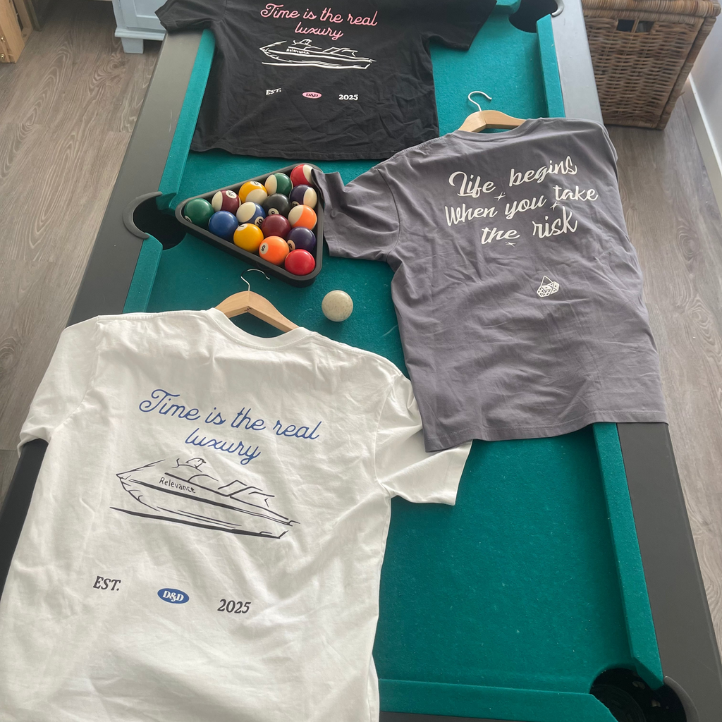 Camiseta Relevance "Time is the real luxury" – Blanco