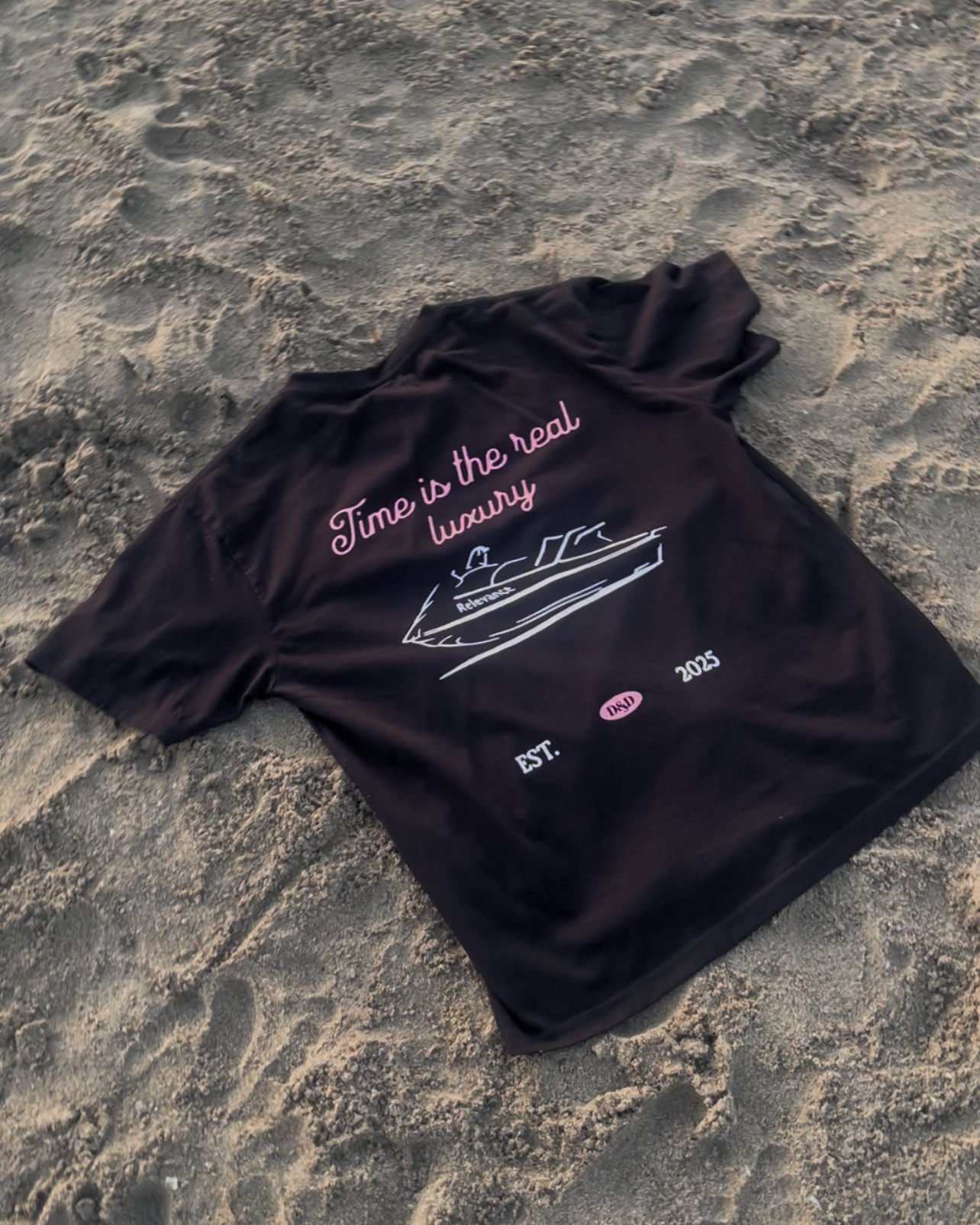 Camiseta Relevance "Time is the real luxury" - Negro