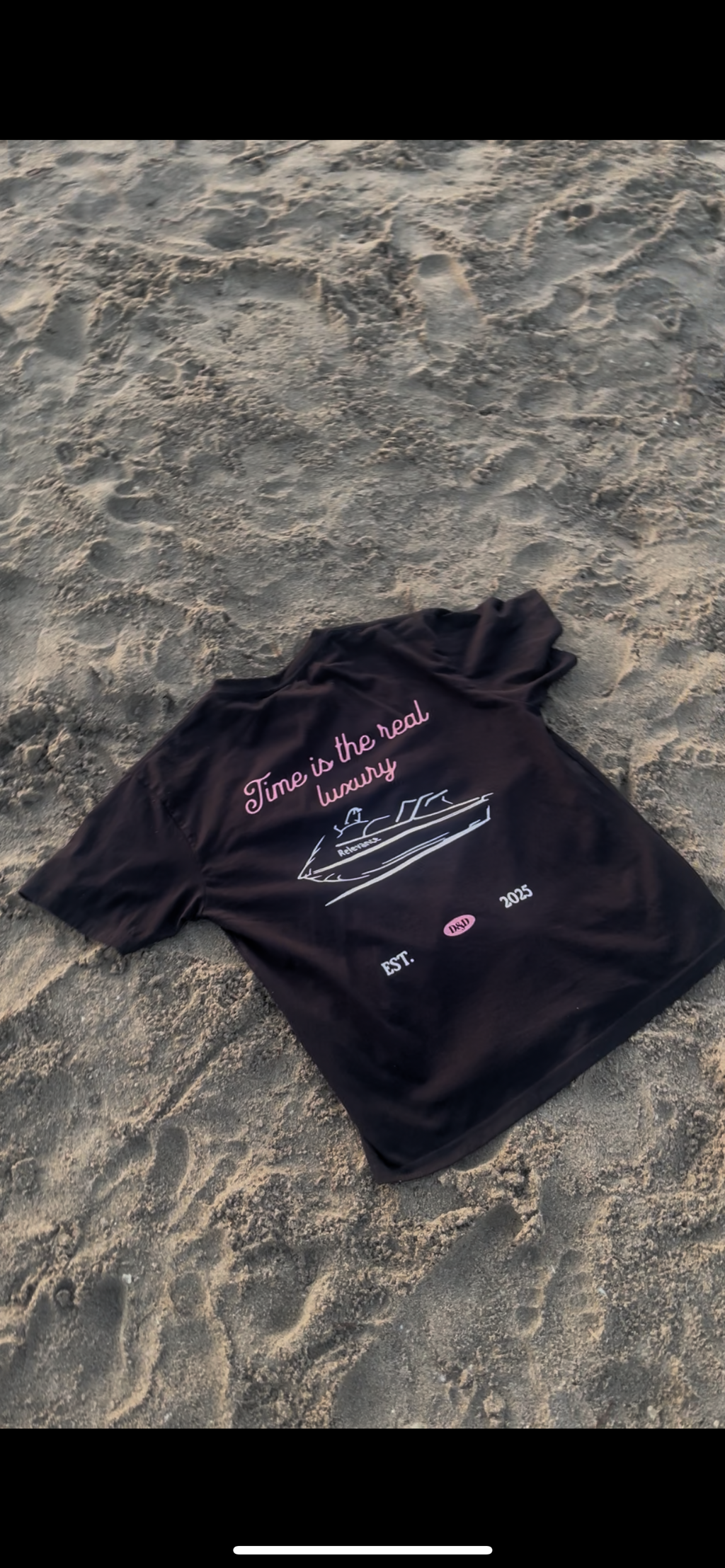 Camiseta Relevance "Time is the real luxury" – Negro
