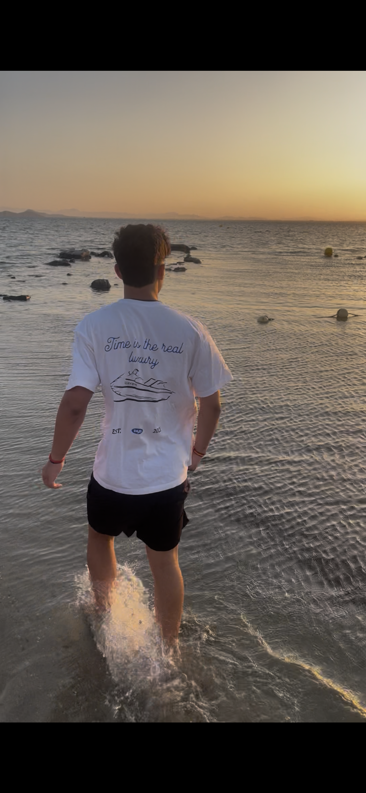 Camiseta Relevance "Time is the real luxury" – Blanco