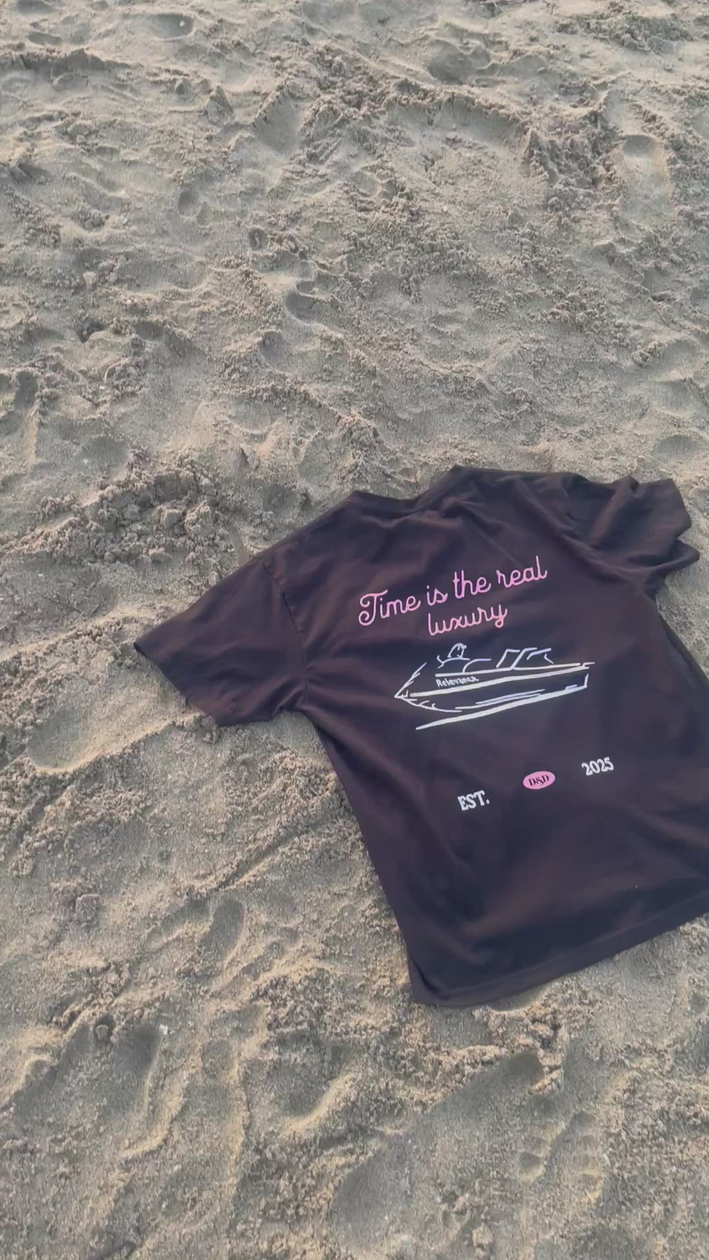 Camiseta Relevance "Time is the real luxury" – Negro